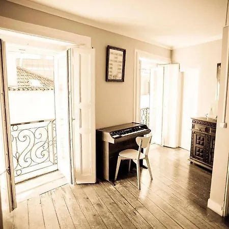 Oasis Backpackers' Cowork & Coliving Хостел Лиссабон