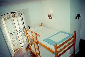 Oasis Backpackers' Cowork & Coliving Хостел Лиссабон