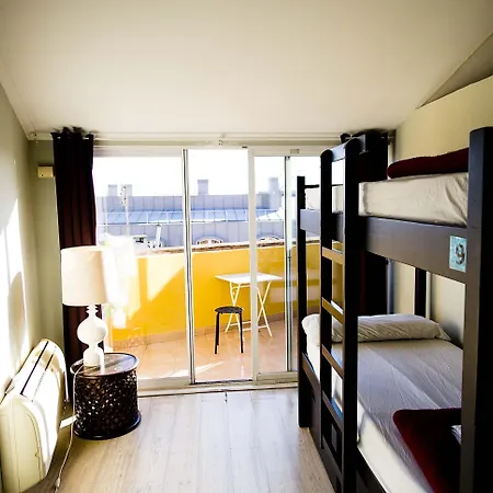 Oasis Backpackers' Cowork & Coliving بيت شباب *