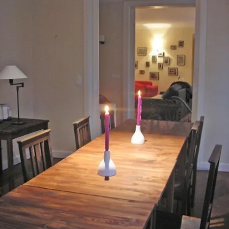 אכסניה Oasis Backpackers' Cowork & Coliving *